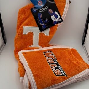 NWT TENNESSEE FLEECE HOODED SCARF WITH POCKETS